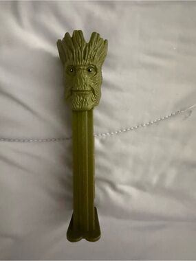 Marvel Guardians of the Galaxy Groot Pez Dispenser